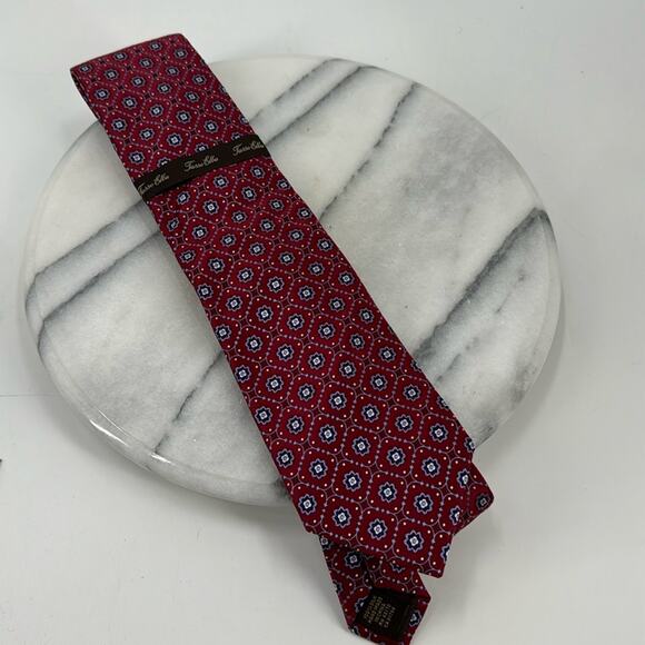 NWOT Tasso Elba red and blue patterned 100% silk tie - Picture 1 of 6